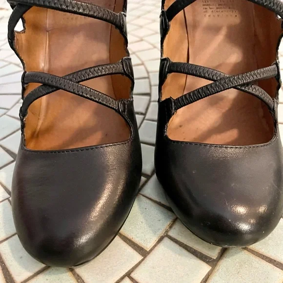 Incredible MRKT (Market) strappy wedges! - Picture 5 of 16